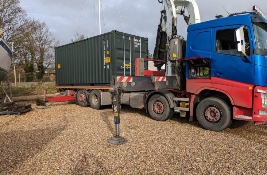 How is a shipping container delivered and offloaded? A step-by-step guide